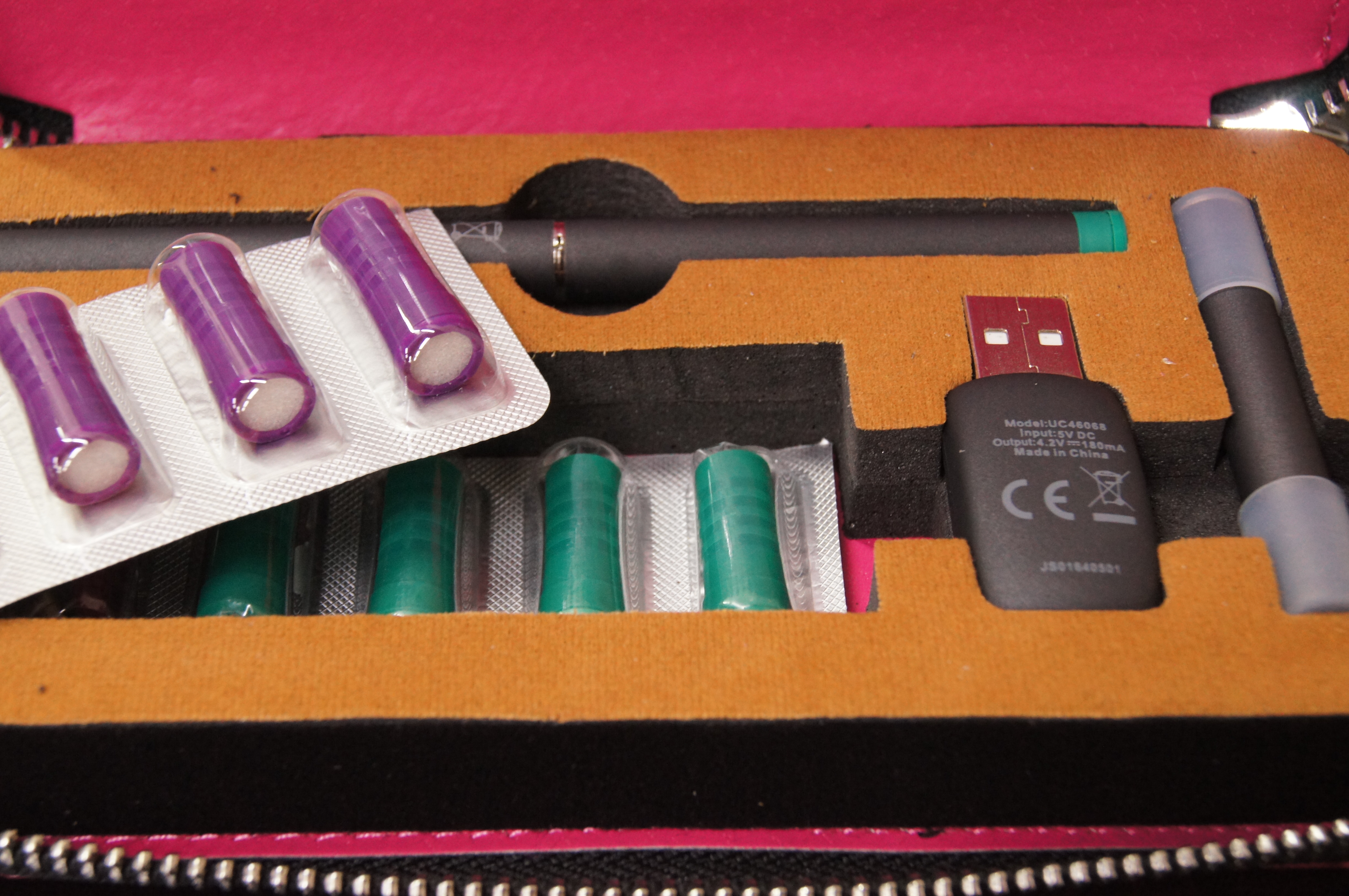 【 参考画像:ケース以外は付属しておりません 】